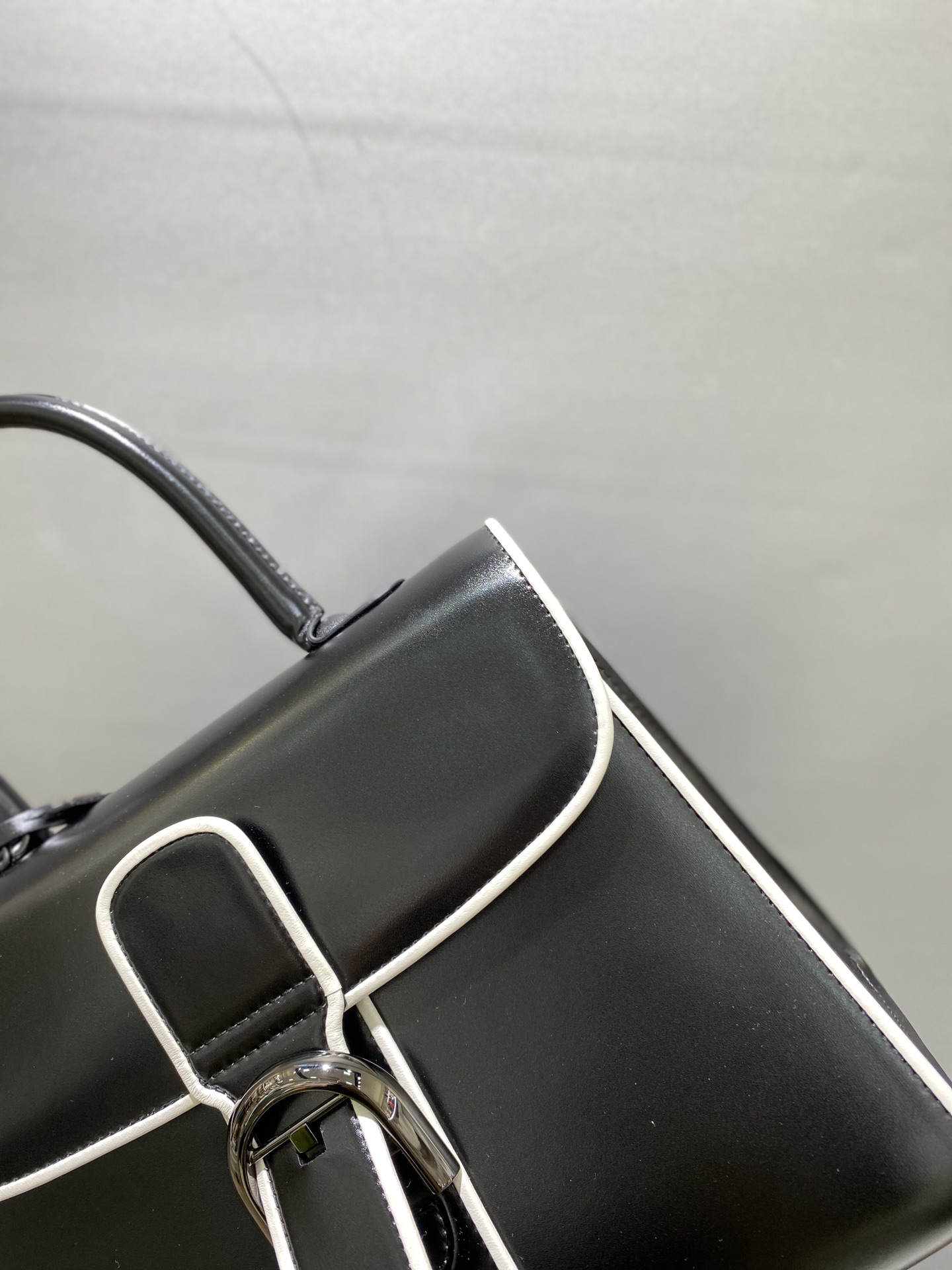 델보 브리앙 복스 토트백 미듐